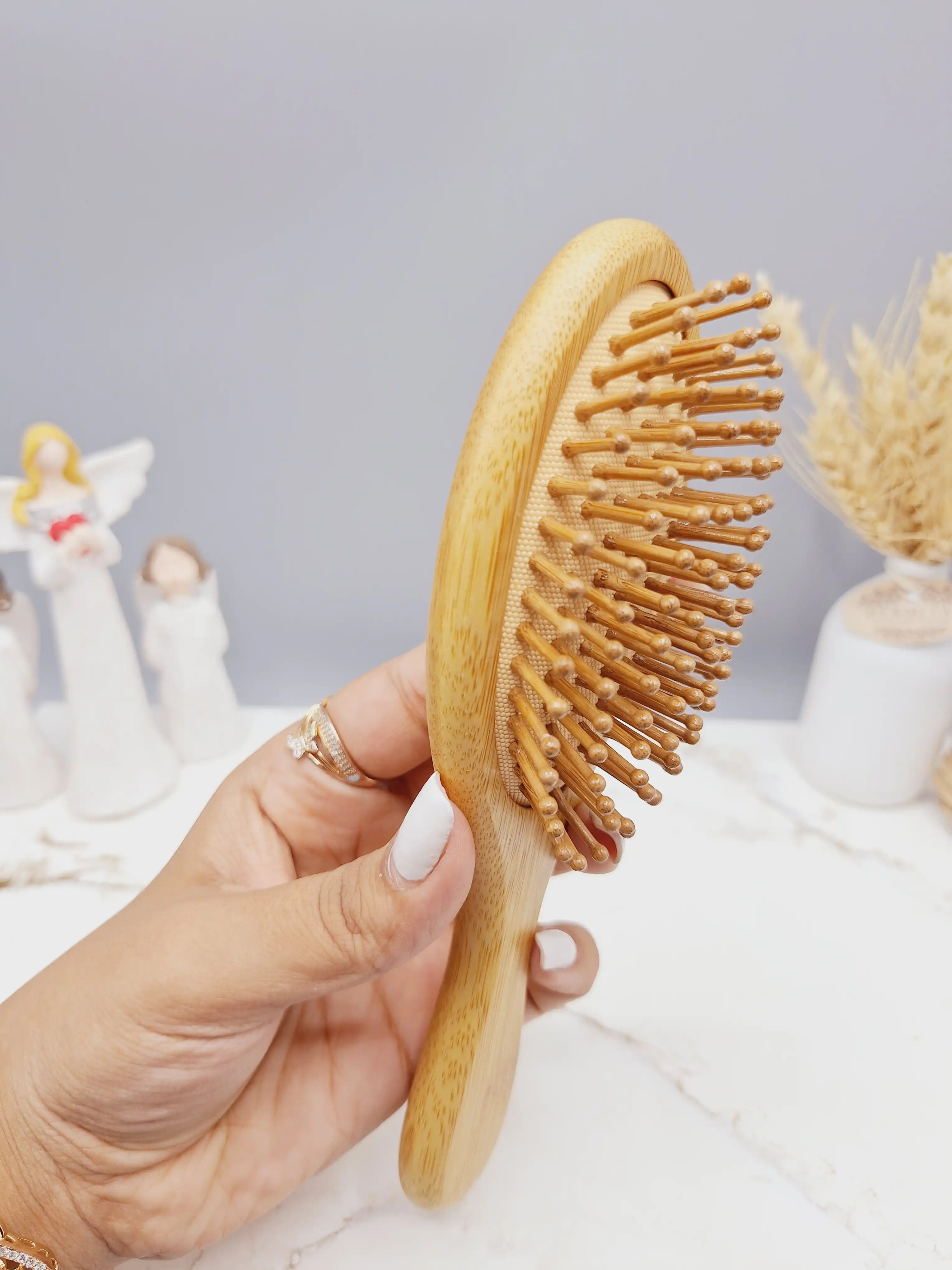 برس مو چوبی مدل دایره ای کف کرم