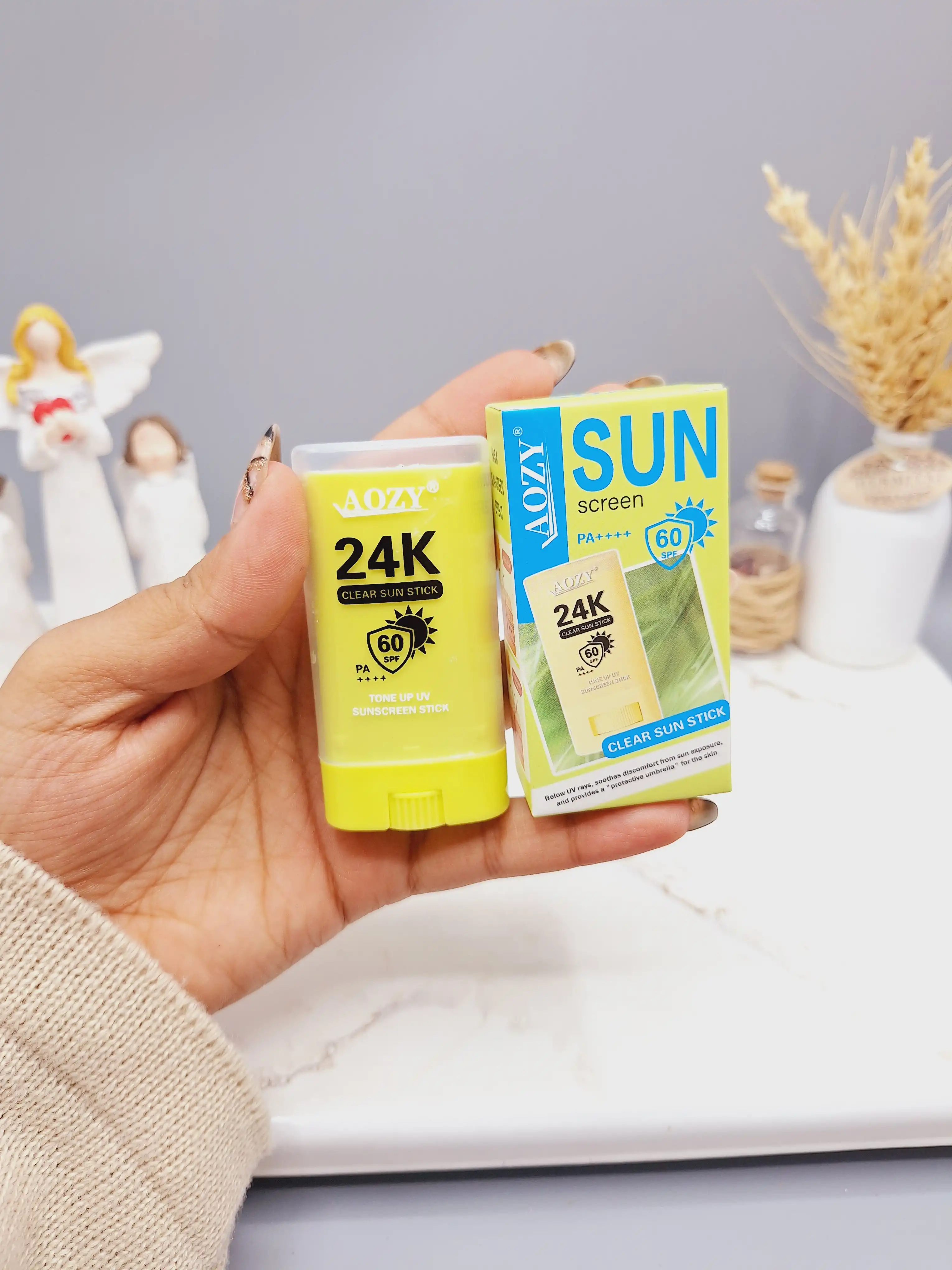 ضد آفتاب بی رنگ استیکی SPF 60 مناسب در برابر آفتاب با رایحه لیمویی کد AB009