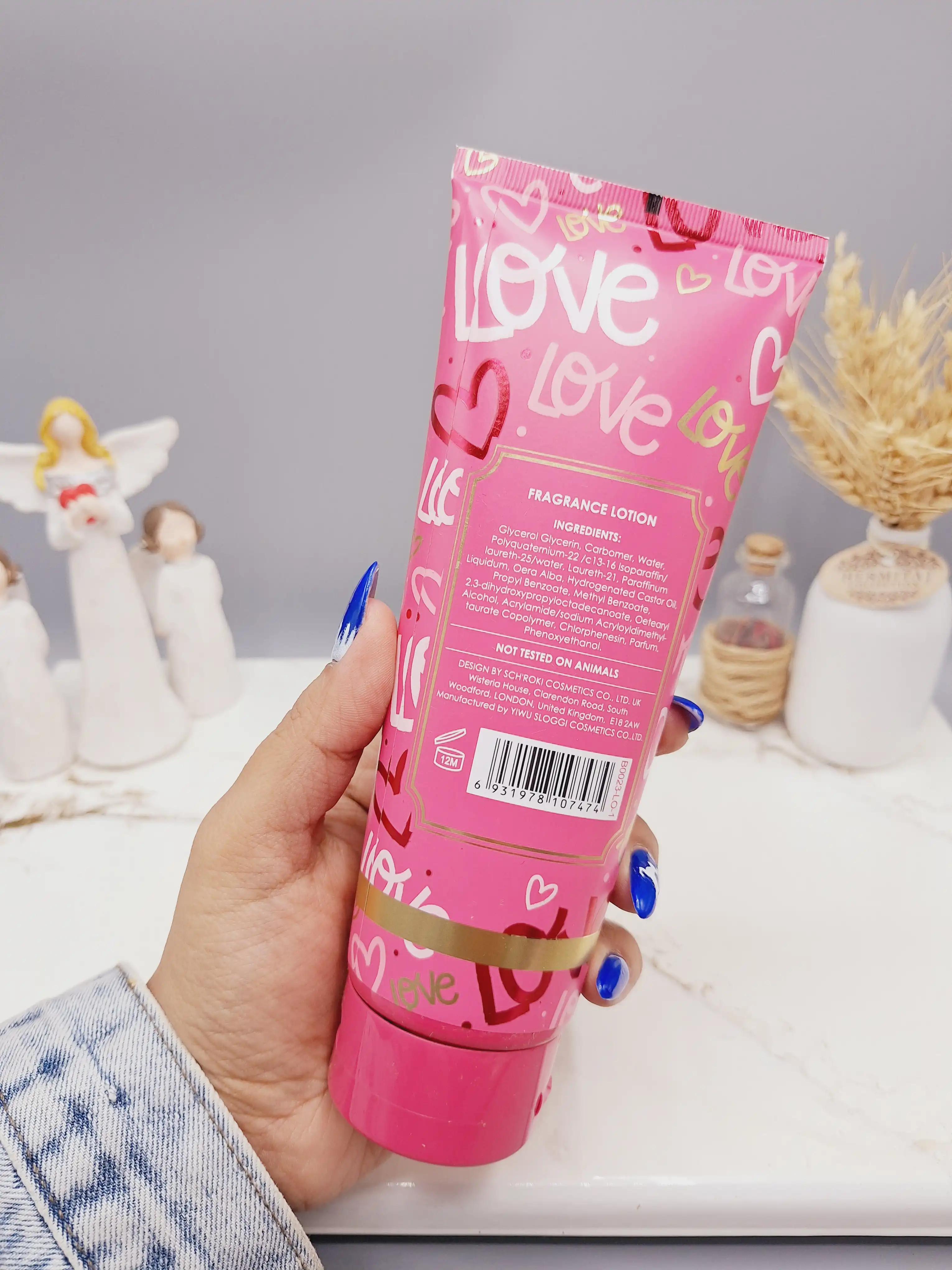 لوسیون عطری قلبی فوق العاده خوشبو و آبرسان برند PINK IN SWEET حجم 236 گرم مدل LOVE کد 7474
