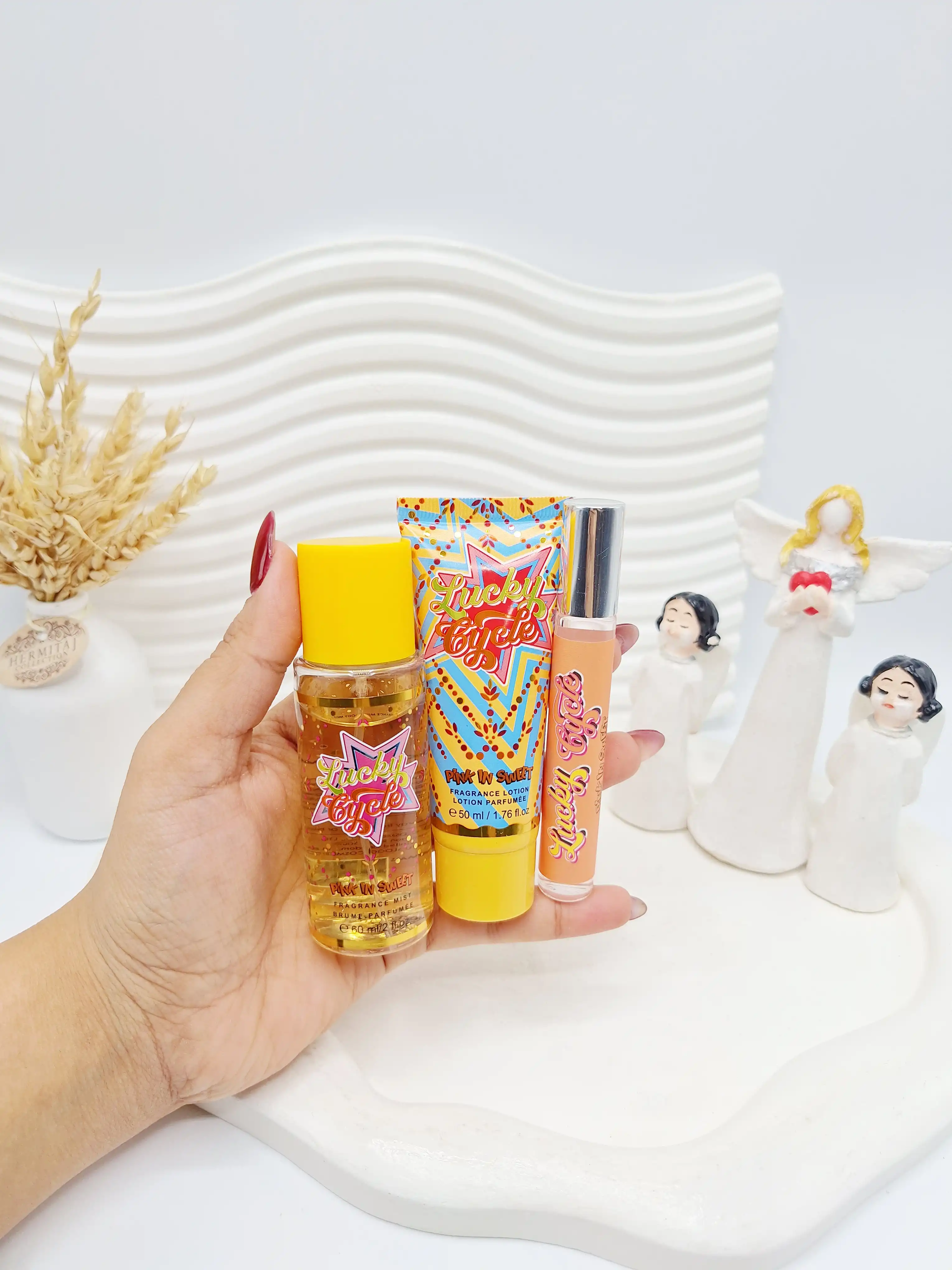 ست سه تیکه بادی اسپلش  لوسیون و عطر قلمی  برند PINK IN SWEET کد4678
