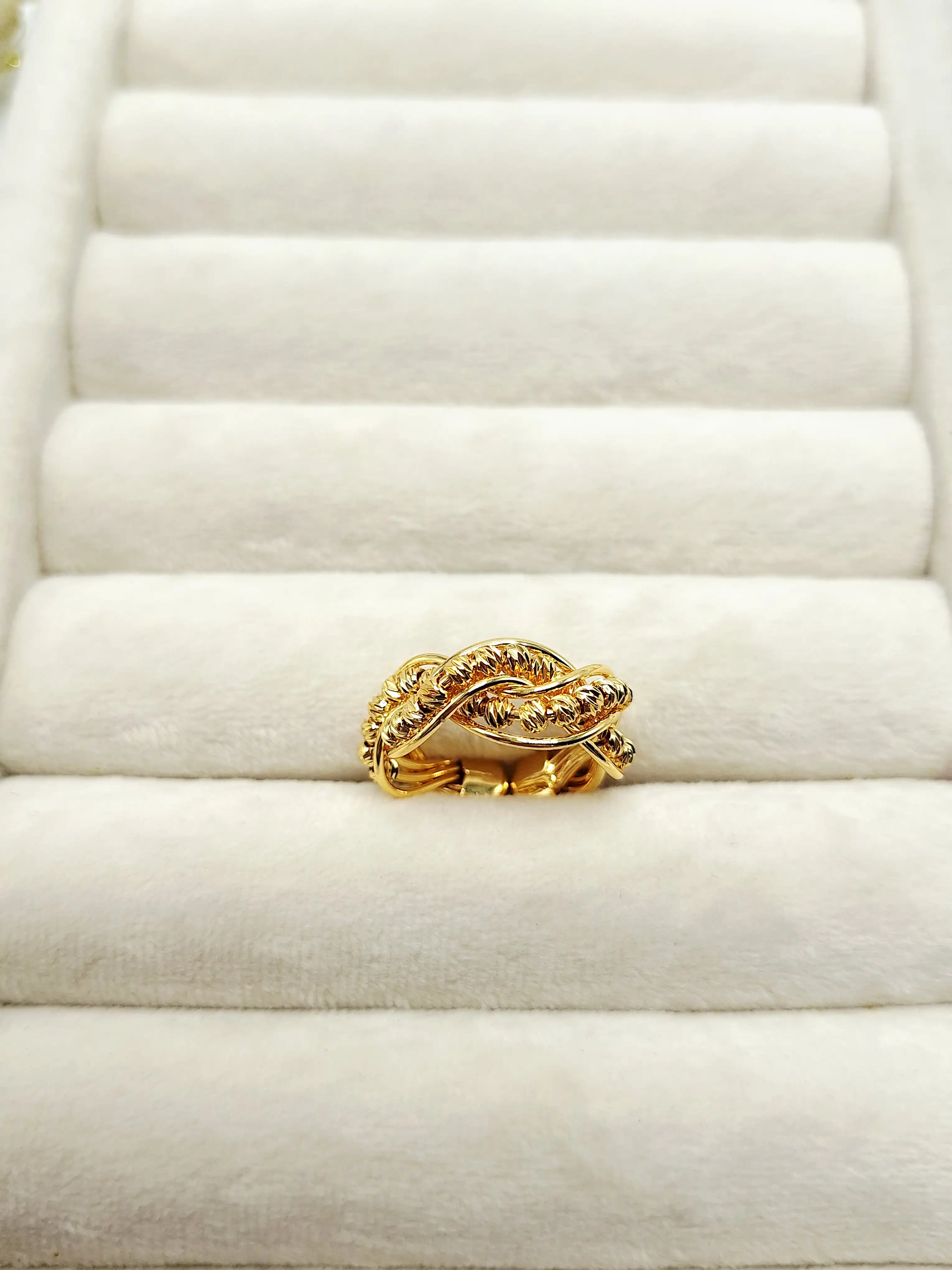 انگشتر پیچی مدل توپی رنگ طلایی فری سایز <قابل تنظیم>
